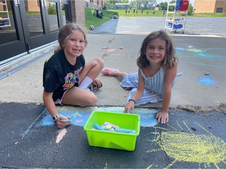 kids with chalk 